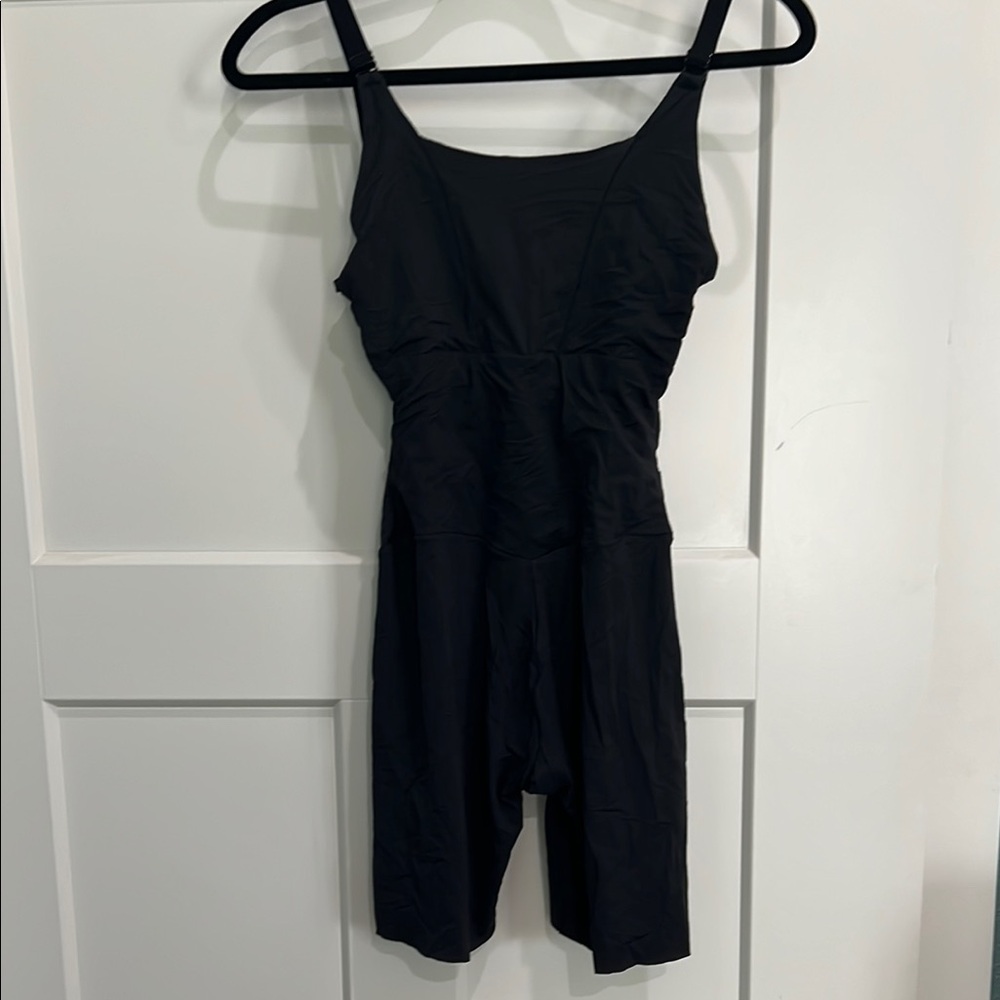 MaidenForm Black Sleeveless Bodysuit (Medium)